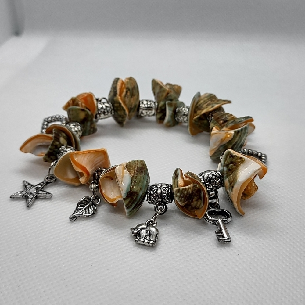 𝅺Sea Shell &‎ Silver Charms Bracelet